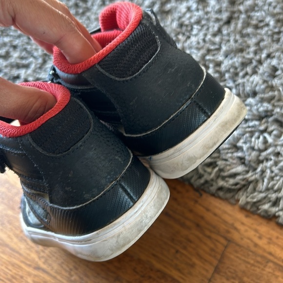 Boy DC High Top Sneakers Size 12.5 - Picture 4 of 11